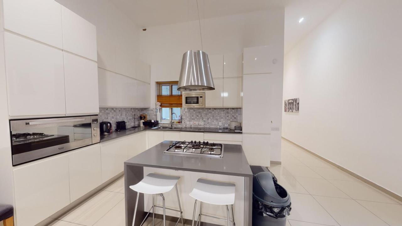Spacious 3 Bedroom Maisonette سليمة المظهر الخارجي الصورة